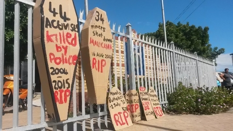 Picket against police bruality, Delft police station